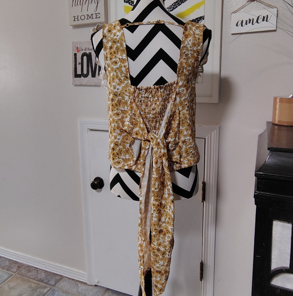 gimmicks by BKE Yellow Floral Square-Neck Tie-Back Blouse - Picture 6 of 10
